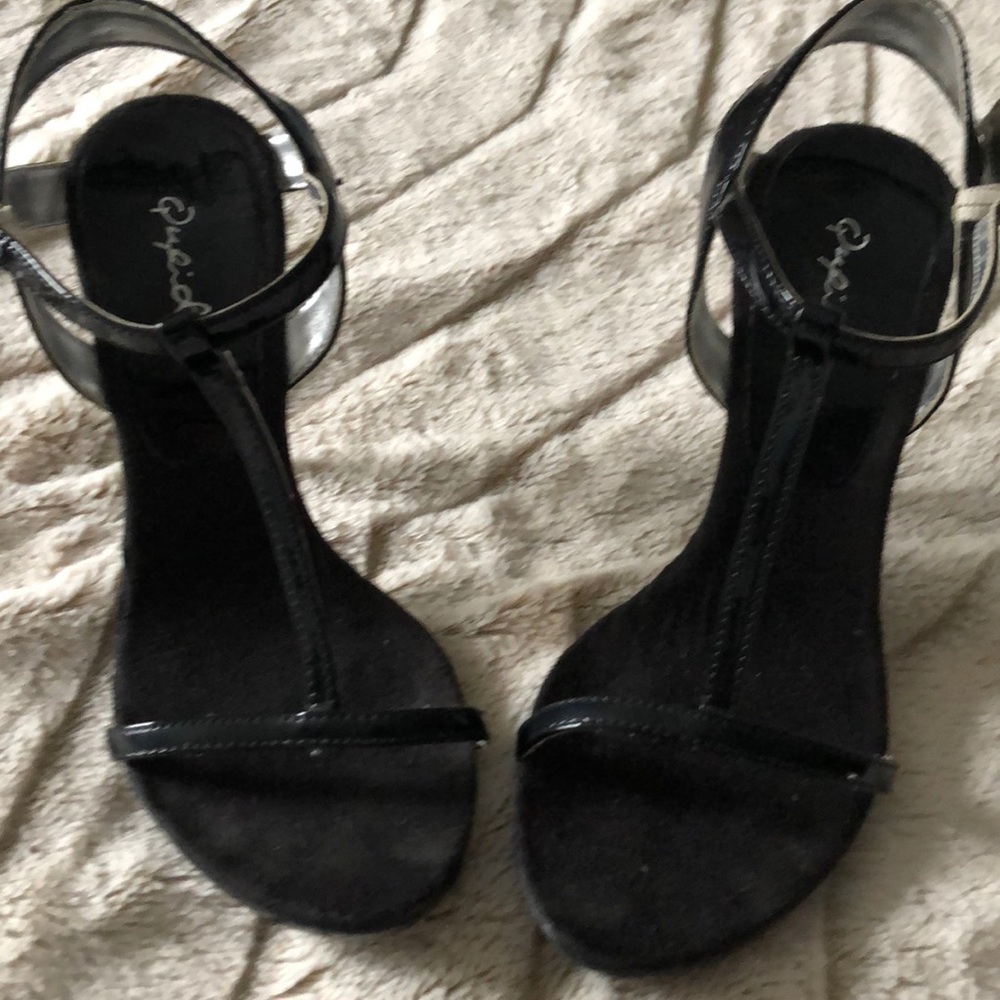 Black strap patten leather. 4in heal.